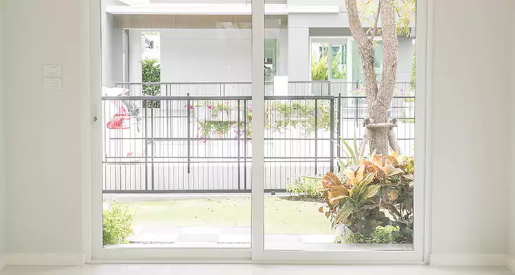 Balcony Screen Door Repair in Bloomingdale, FL