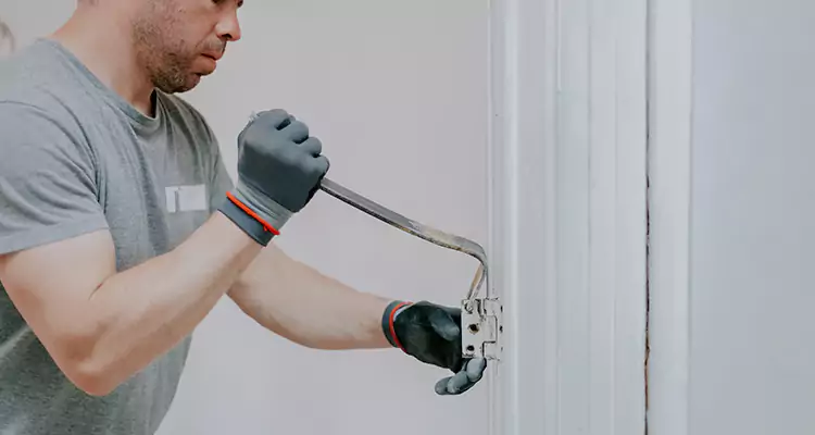 Cracked Door Jamb Repair in Bloomingdale, FL