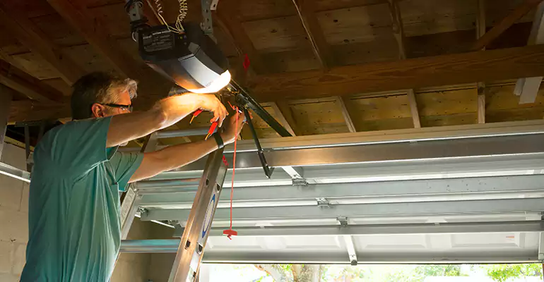 Chamberlain Garage Door Repair in Bloomingdale, FL